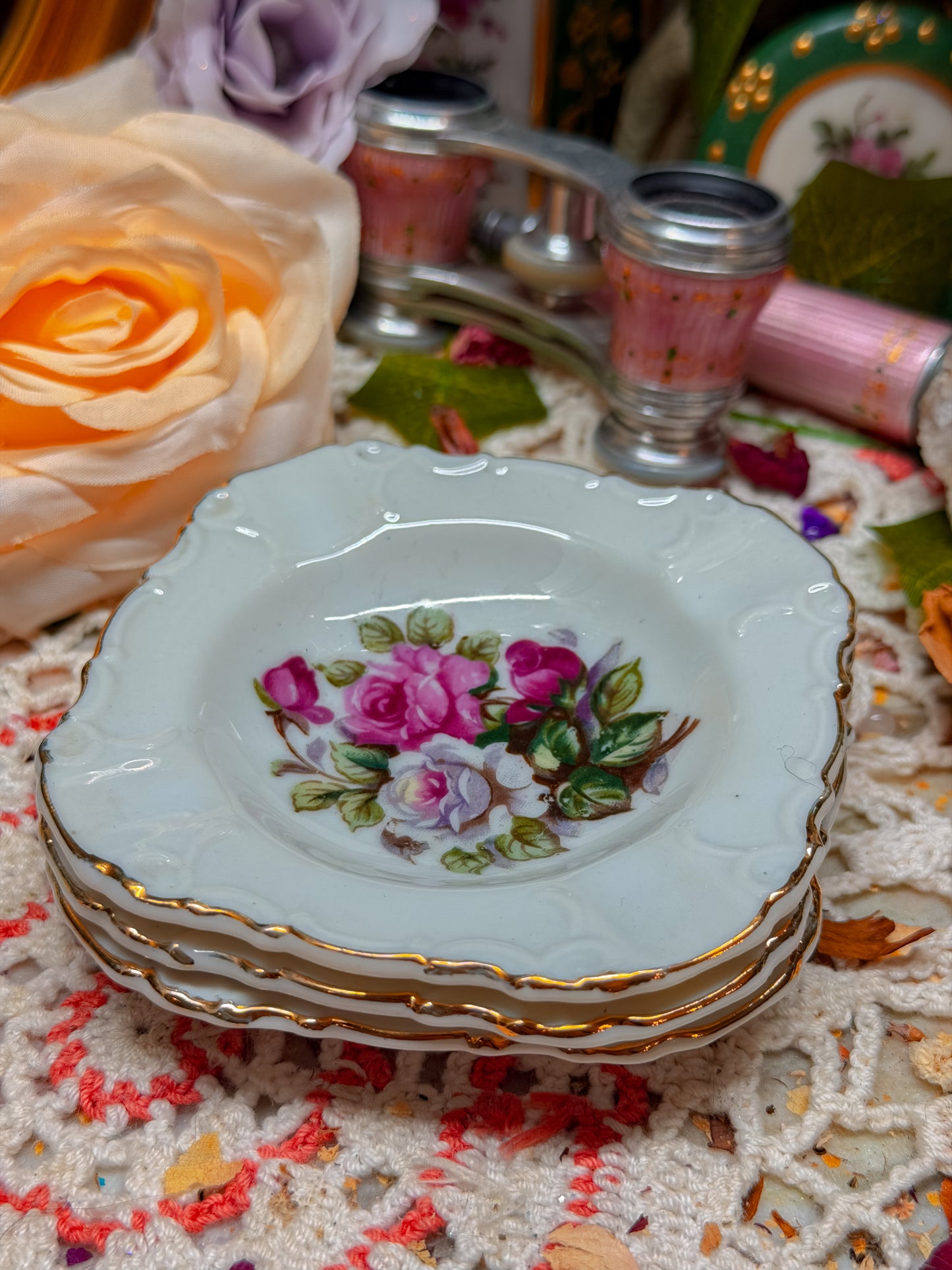 Stacked floral ashtrays✨