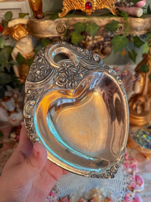 Metal heart ashtray✨