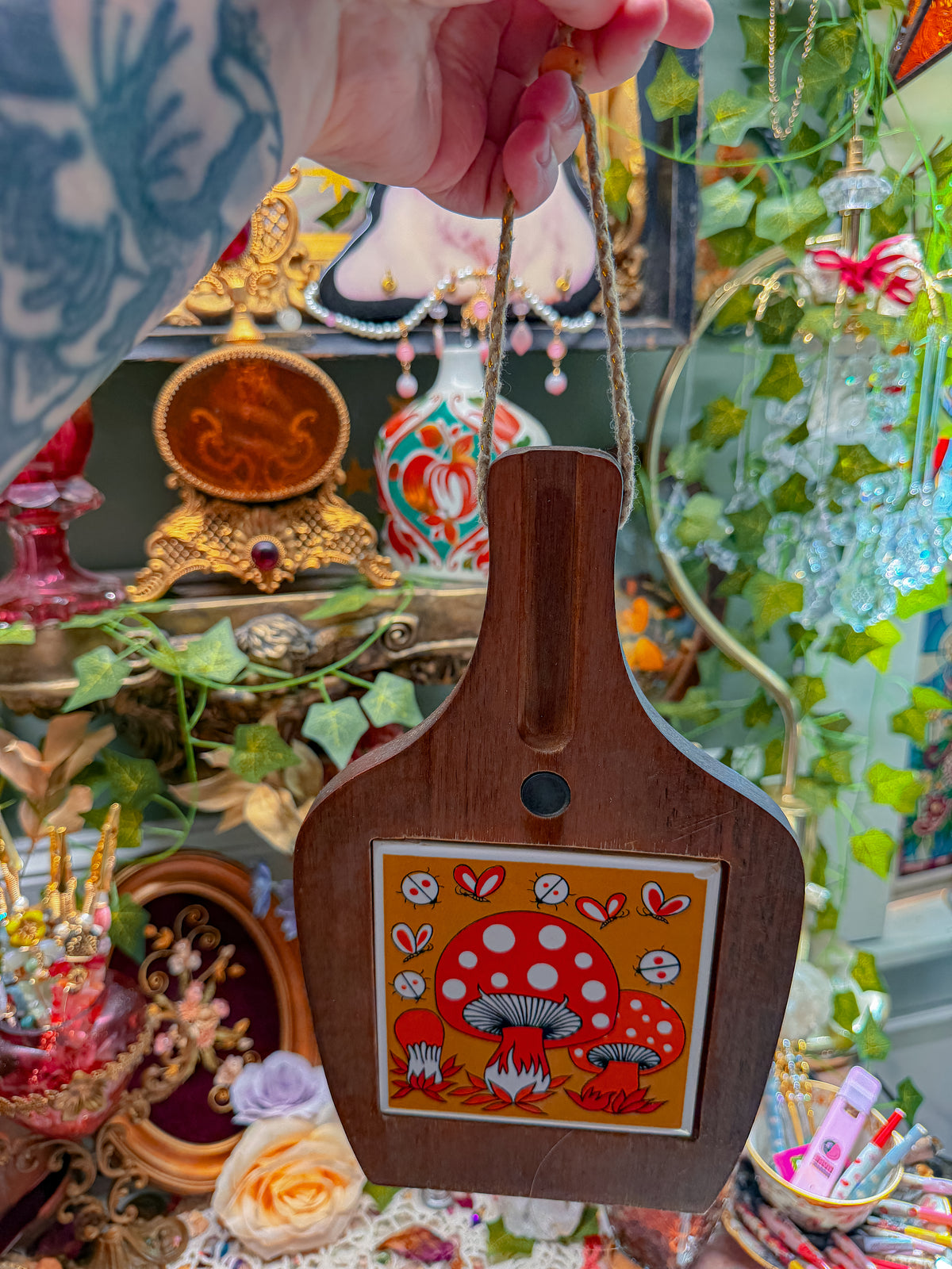 70s wooden/porcelain wall hanging art/cheese board✨