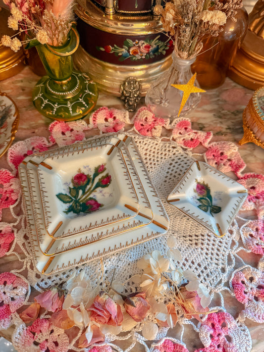 Japanese stacked floral ashtrays✨