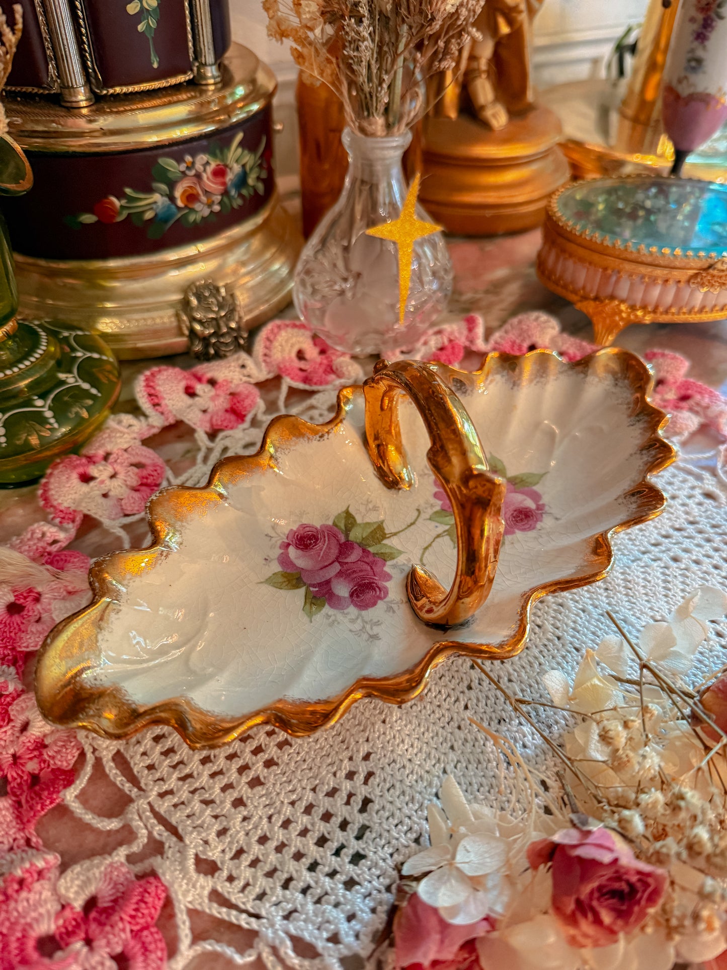 Floral handled ashtray✨