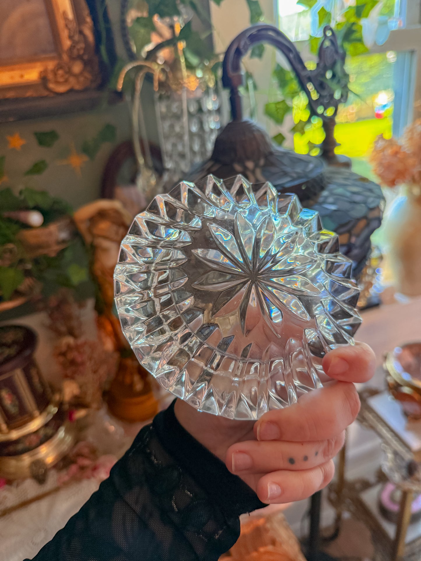 Crystal cut ashtray✨