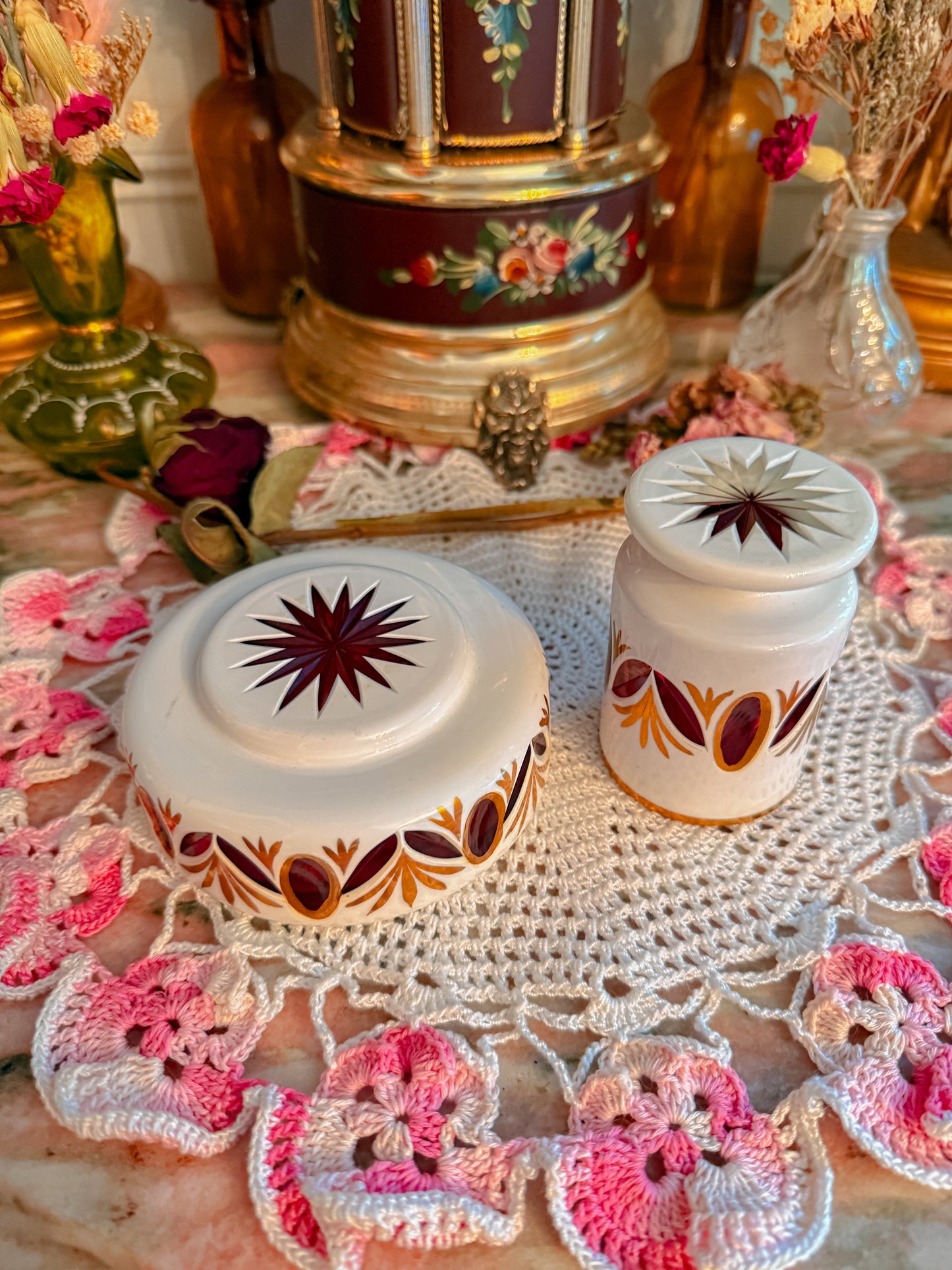 Bohemian 24k cased glass ashtray plus joint holder✨