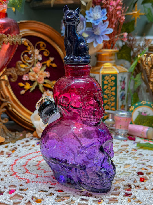 Double skull bong with black cat topper🕷️