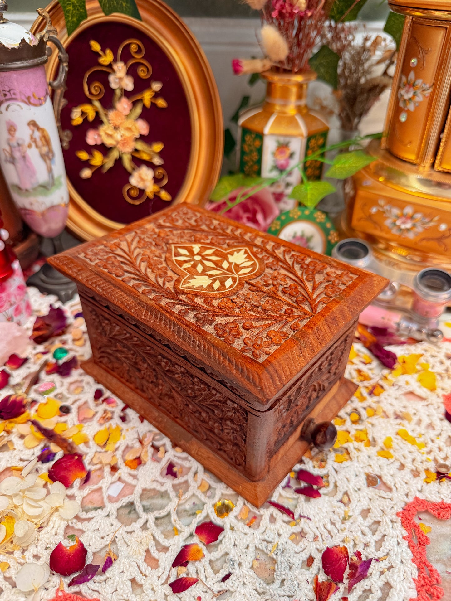 Hand carved dispensing cigarette box ✨