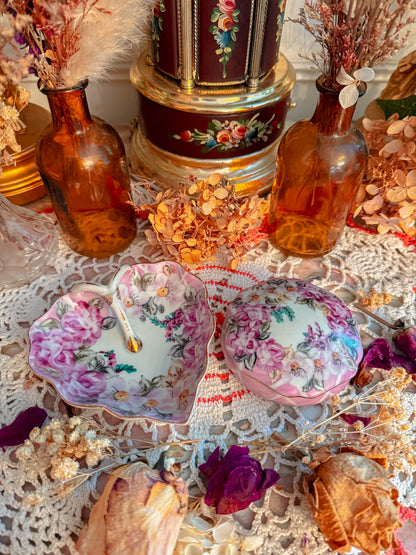 Heart shaped ashtray and stash✨