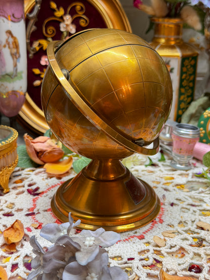 MCM Cigarette holder globe✨