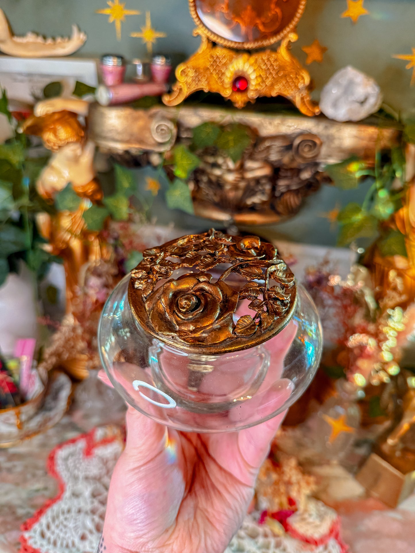 Glass stash is Gilted metal✨