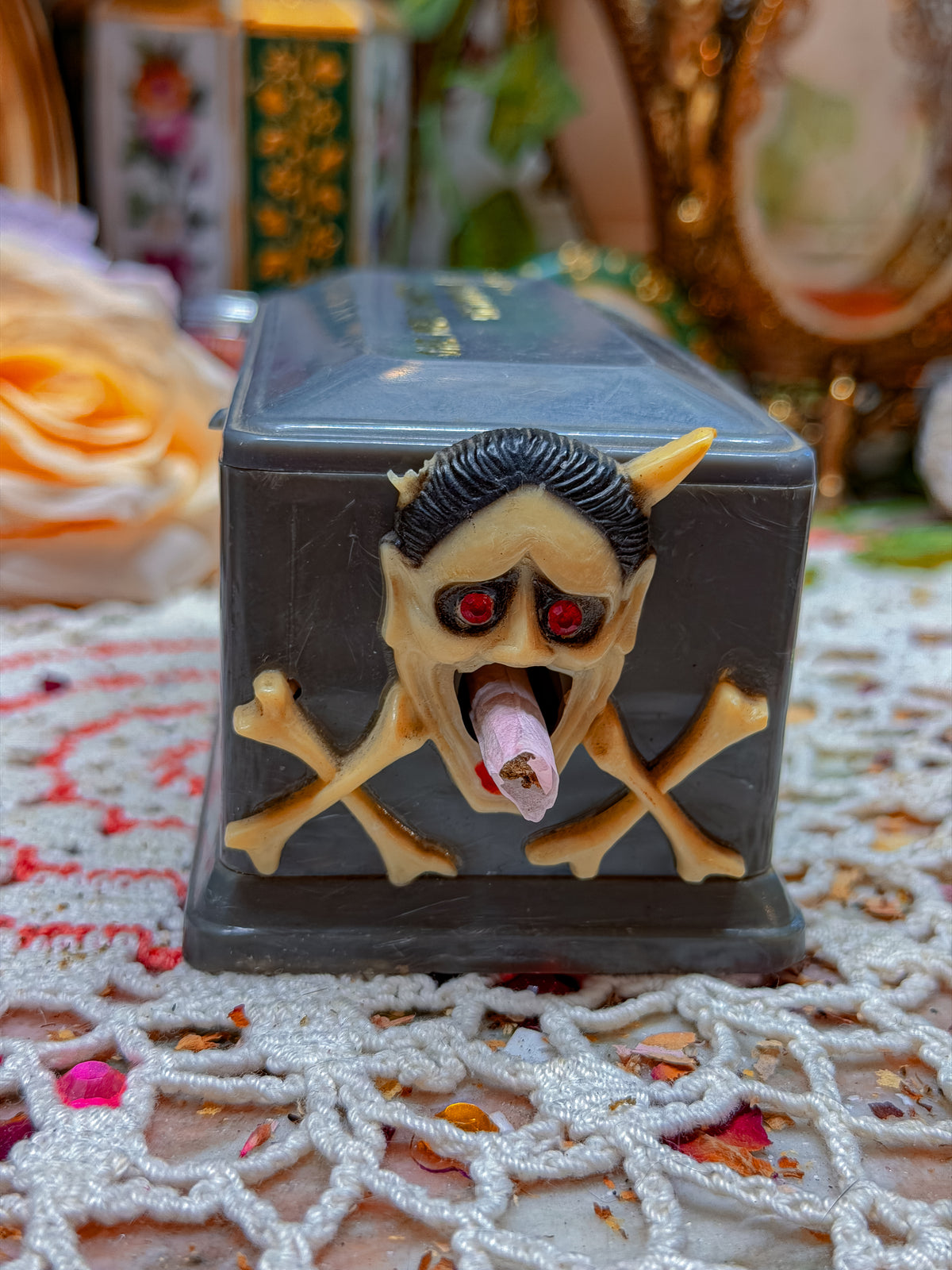 Vampire/Devil cigarette dispenser🕷️