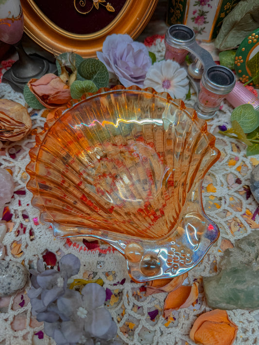 Carnival glass seashell ashtray✨