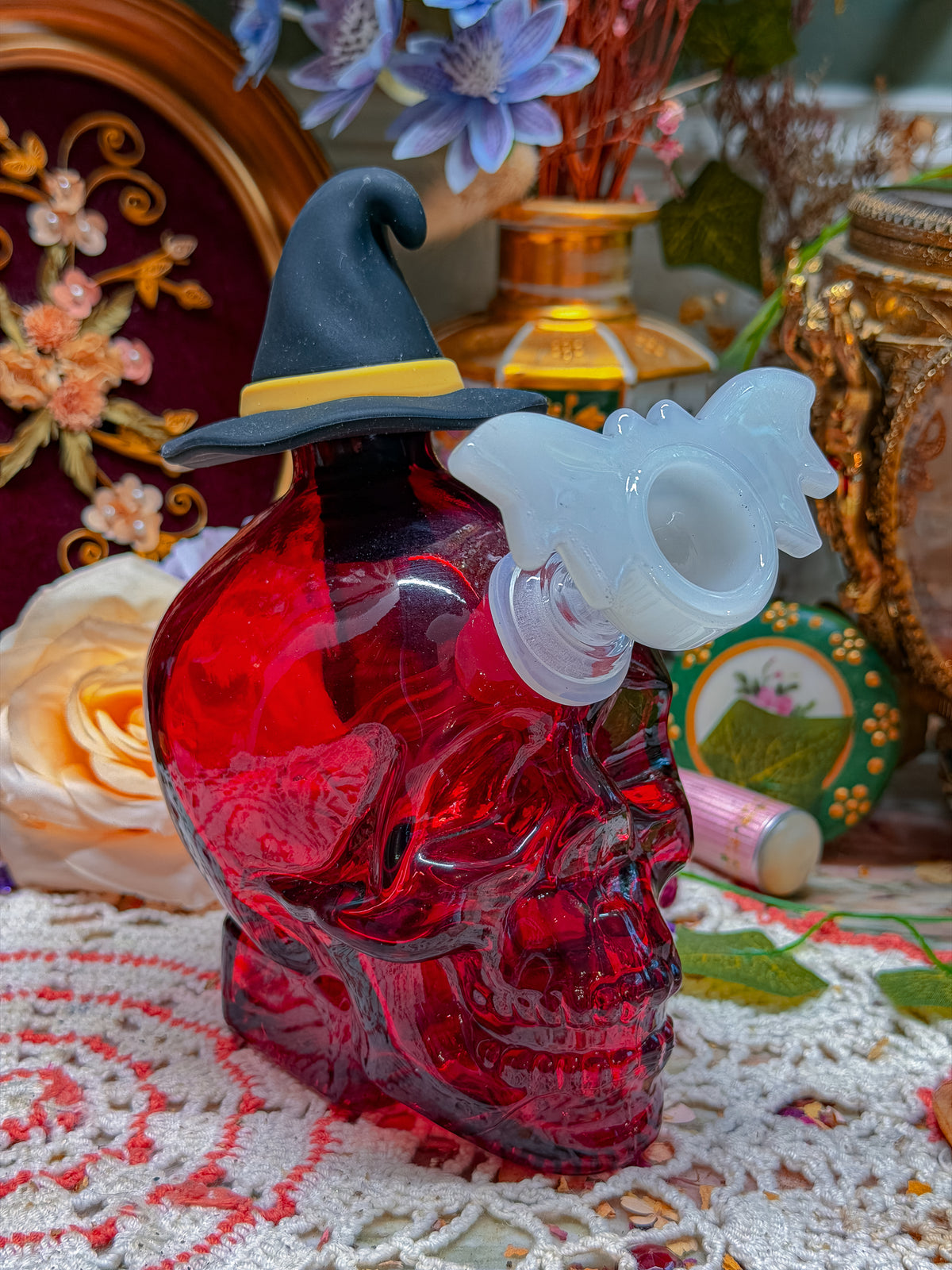 Red skull bong with witch hat🕷️