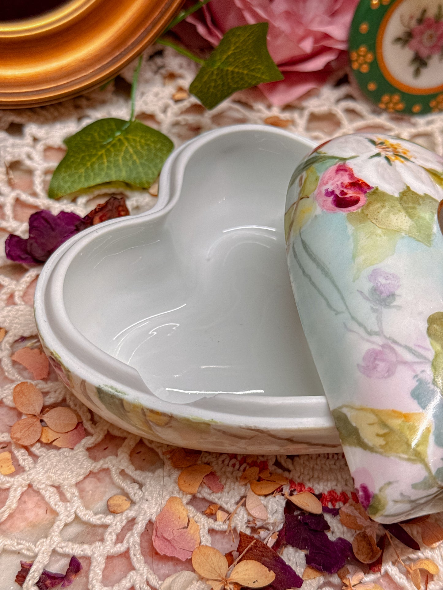 Limoges Heart Lidded Ashtray✨