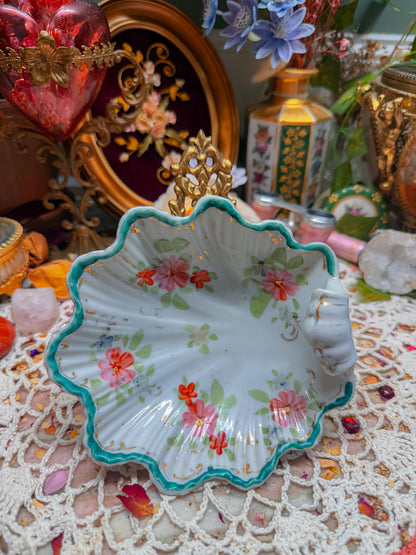 Scalloped floral ashtray✨