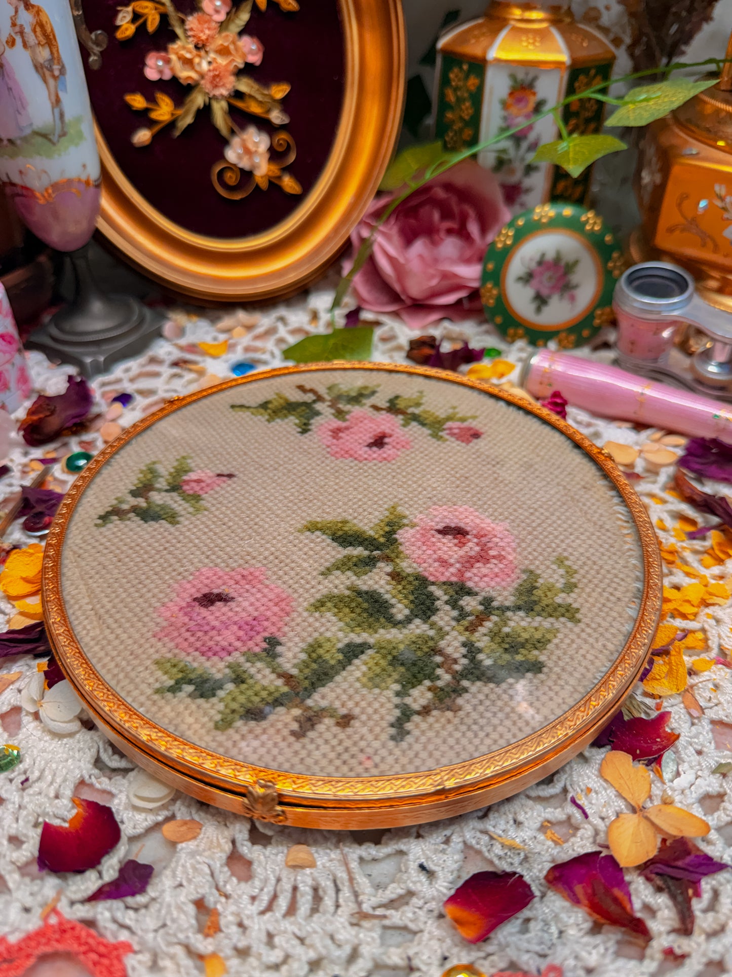 Needlepoint with gold tray✨