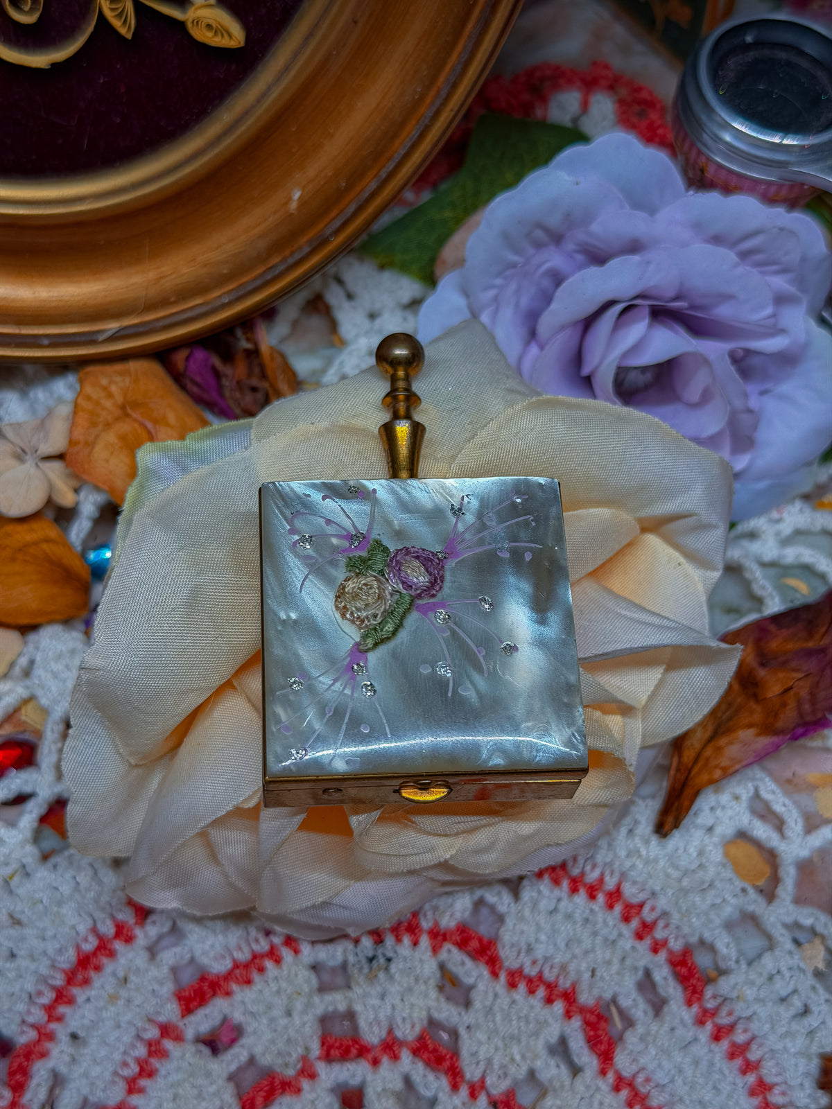Pocket ashtray with MOP And embroidery/ rhinestones✨