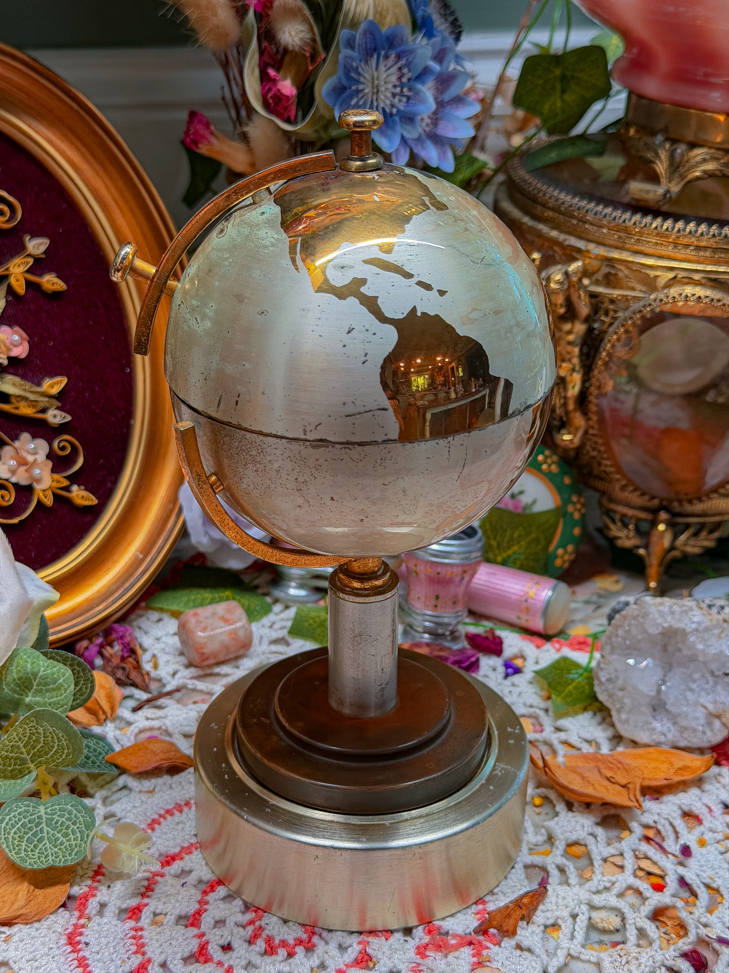 1950s musical cigarette pop up globe✨