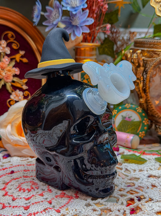 Black glass skull bong with witch hat🕷️