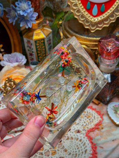 Lucite ashtray with dried flowers✨