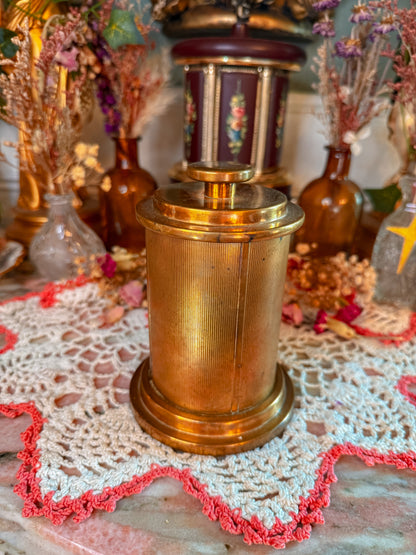 Early mid century pop up cigarette dispenser✨
