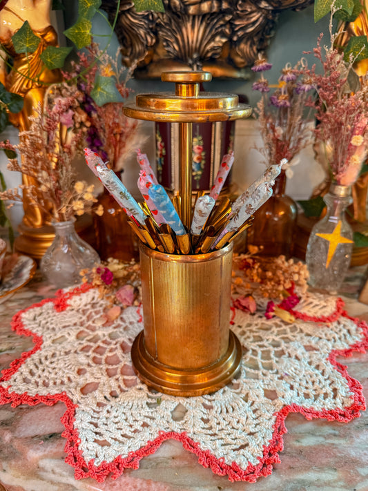 Early mid century pop up cigarette dispenser✨