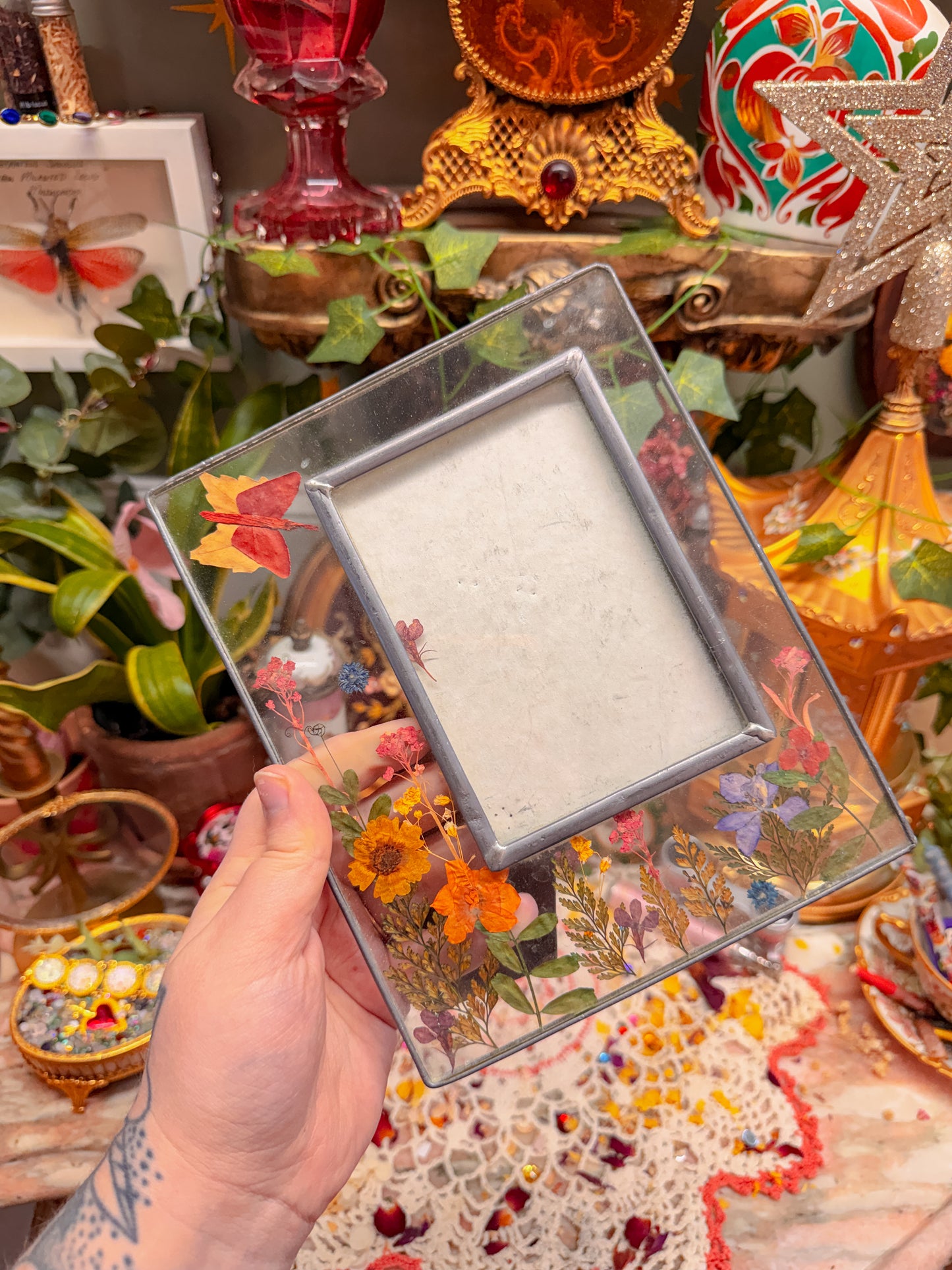 Glass/pressed floral picture frame✨