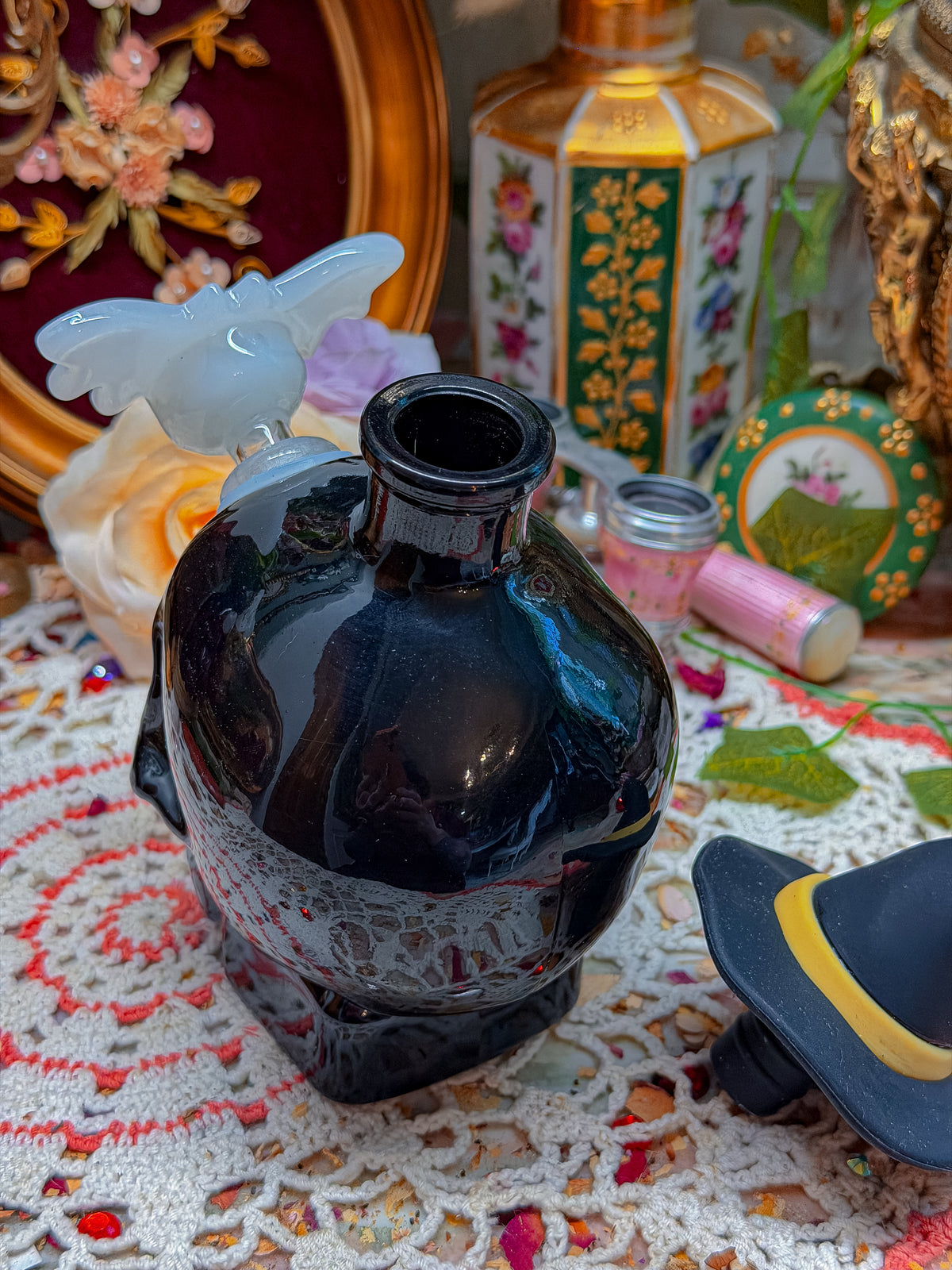 Black glass skull bong with witch hat🕷️