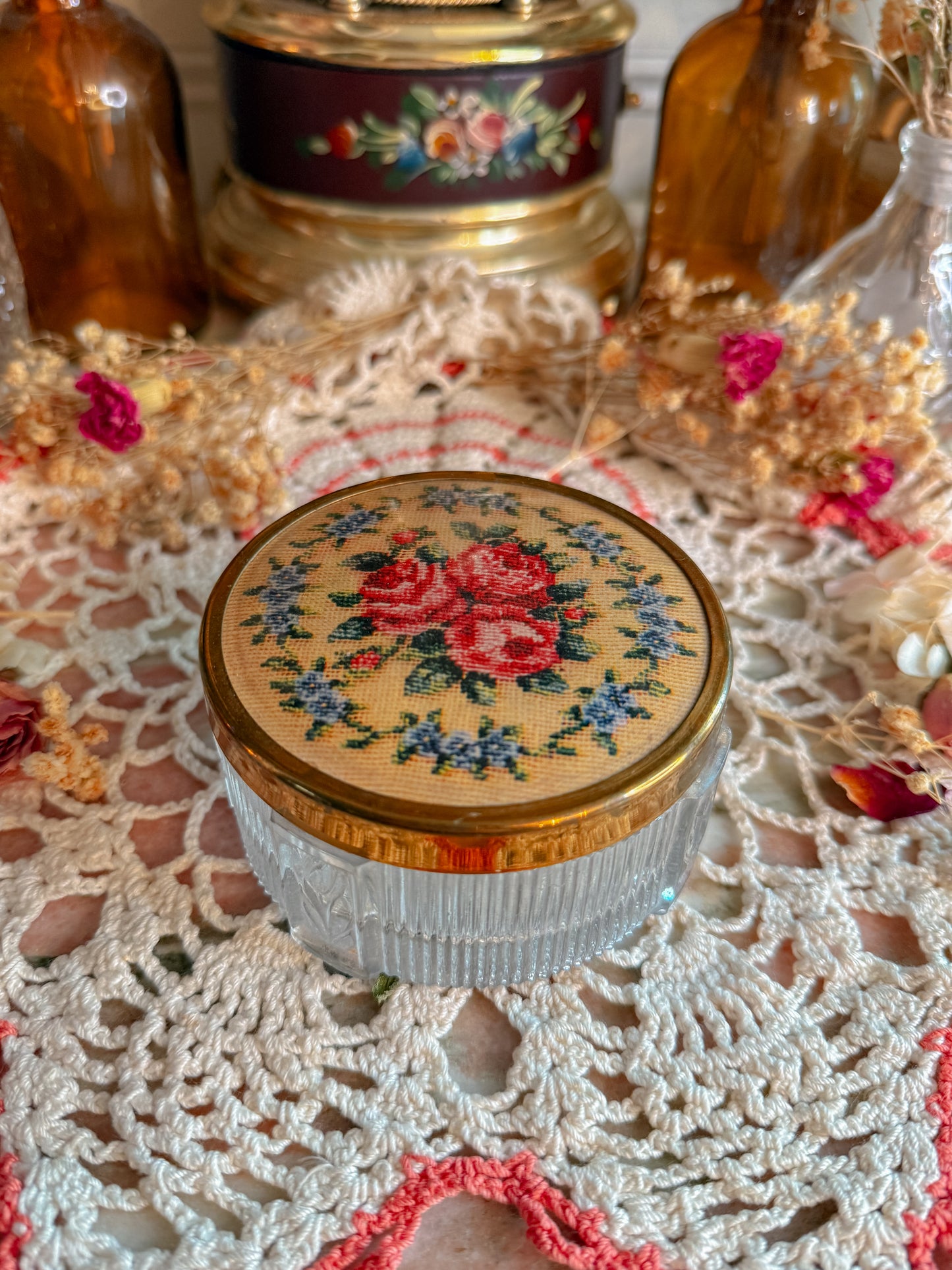 French powder dish aka stash✨