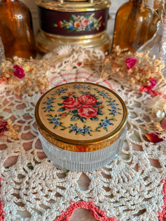 French powder dish aka stash✨