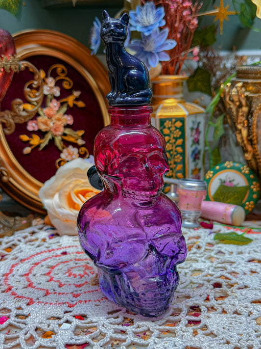 Double skull bong with black cat topper🕷️