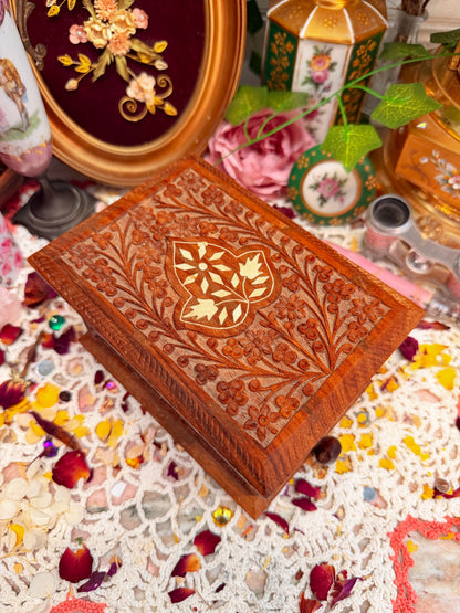 Hand carved dispensing cigarette box ✨