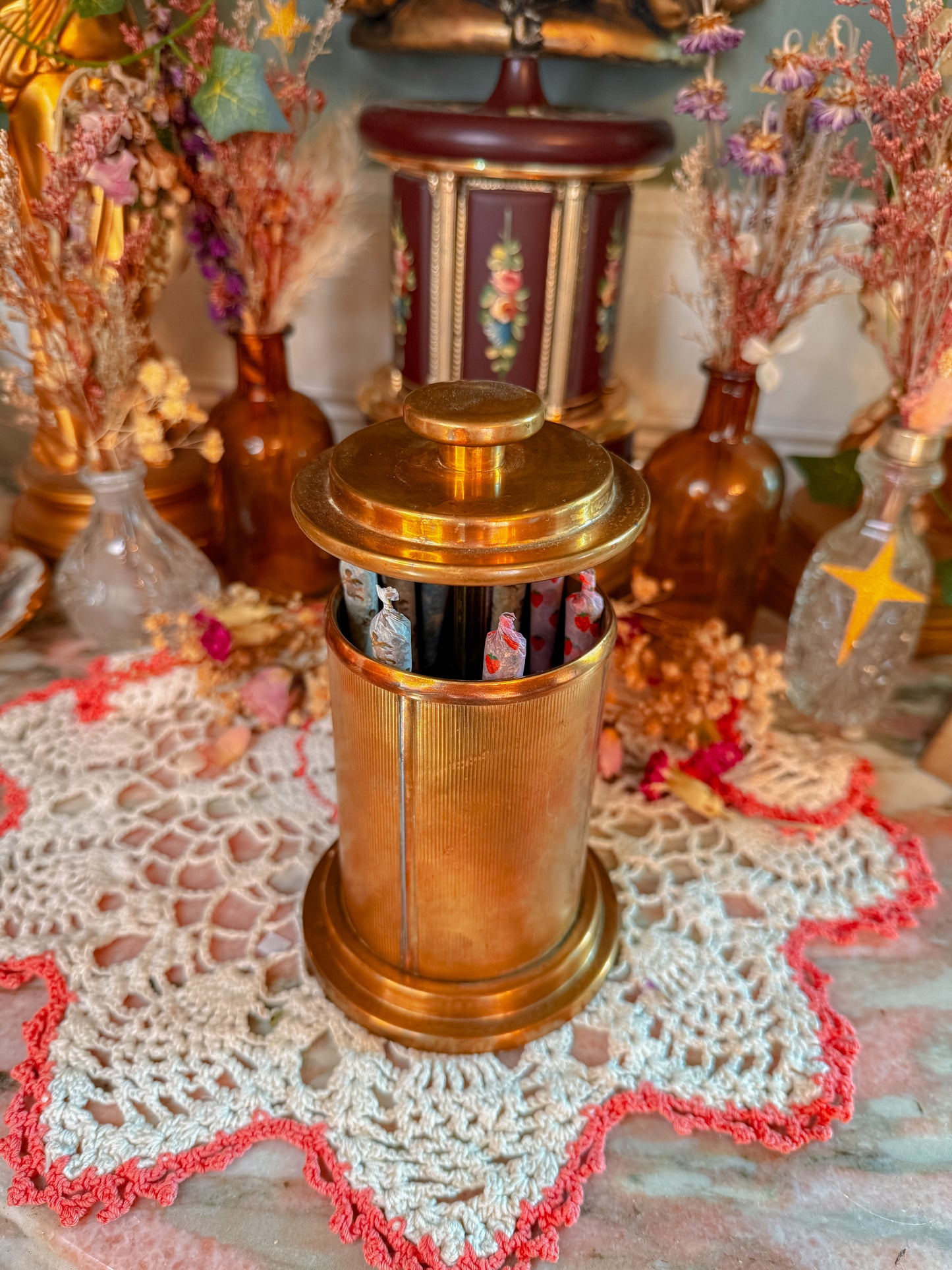 Early mid century pop up cigarette dispenser✨