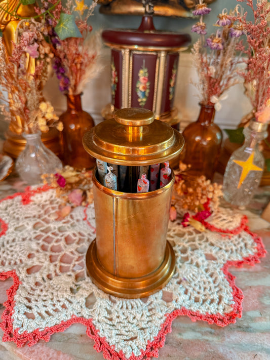 Early mid century pop up cigarette dispenser✨