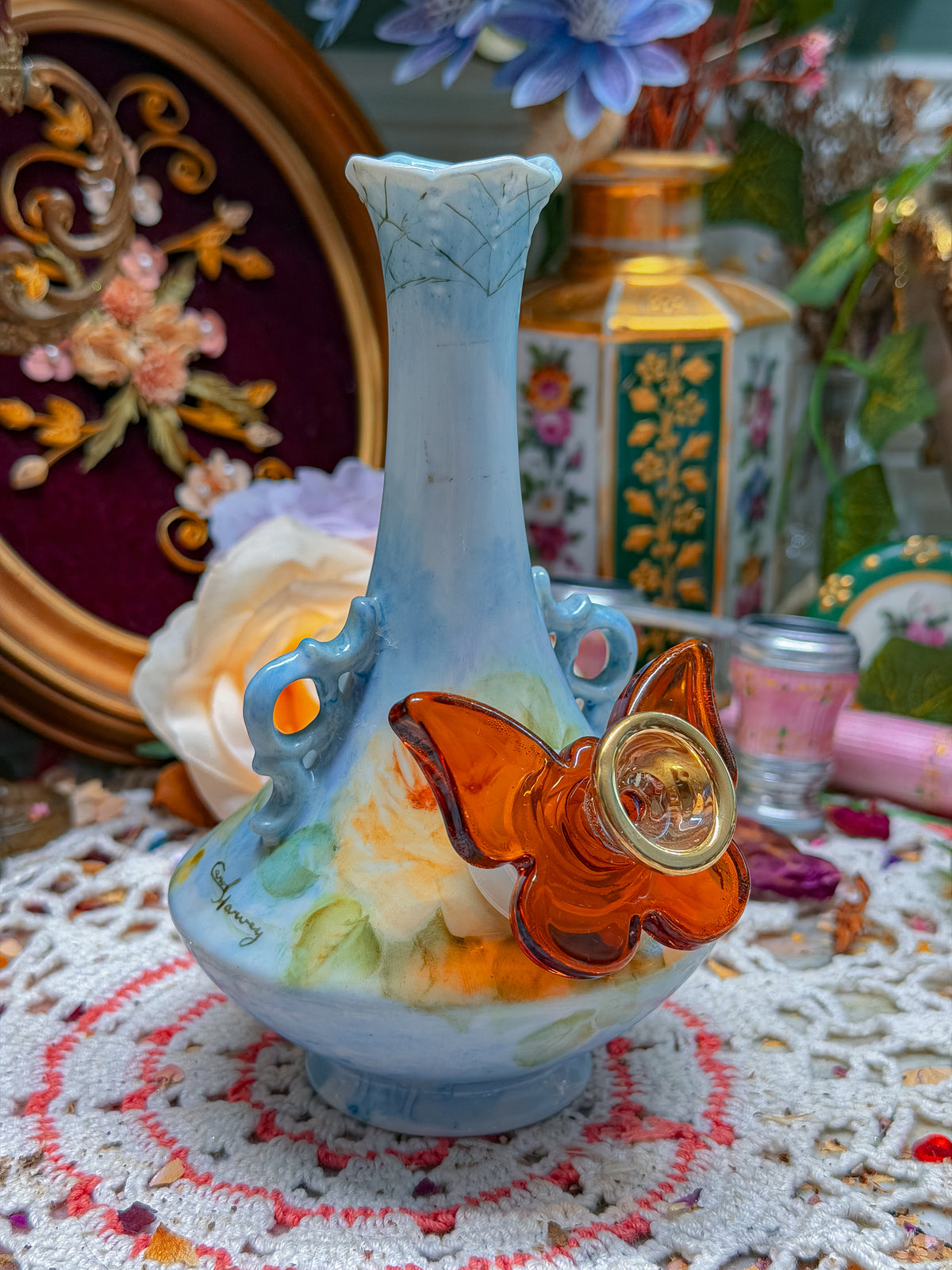 Independent artist signed floral bong✨