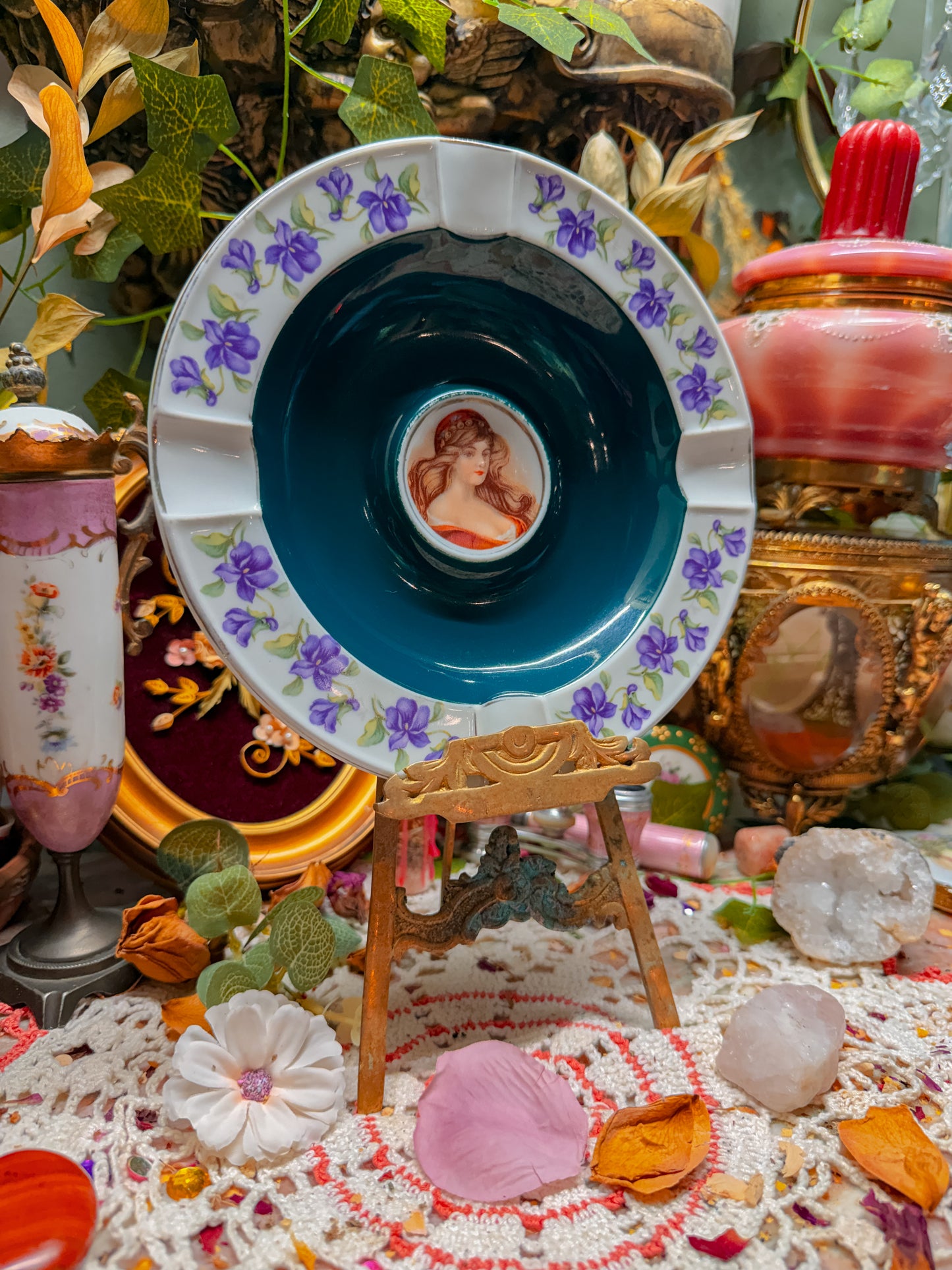 Austrian floral and lady ashtray✨