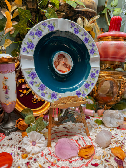 Austrian floral and lady ashtray✨