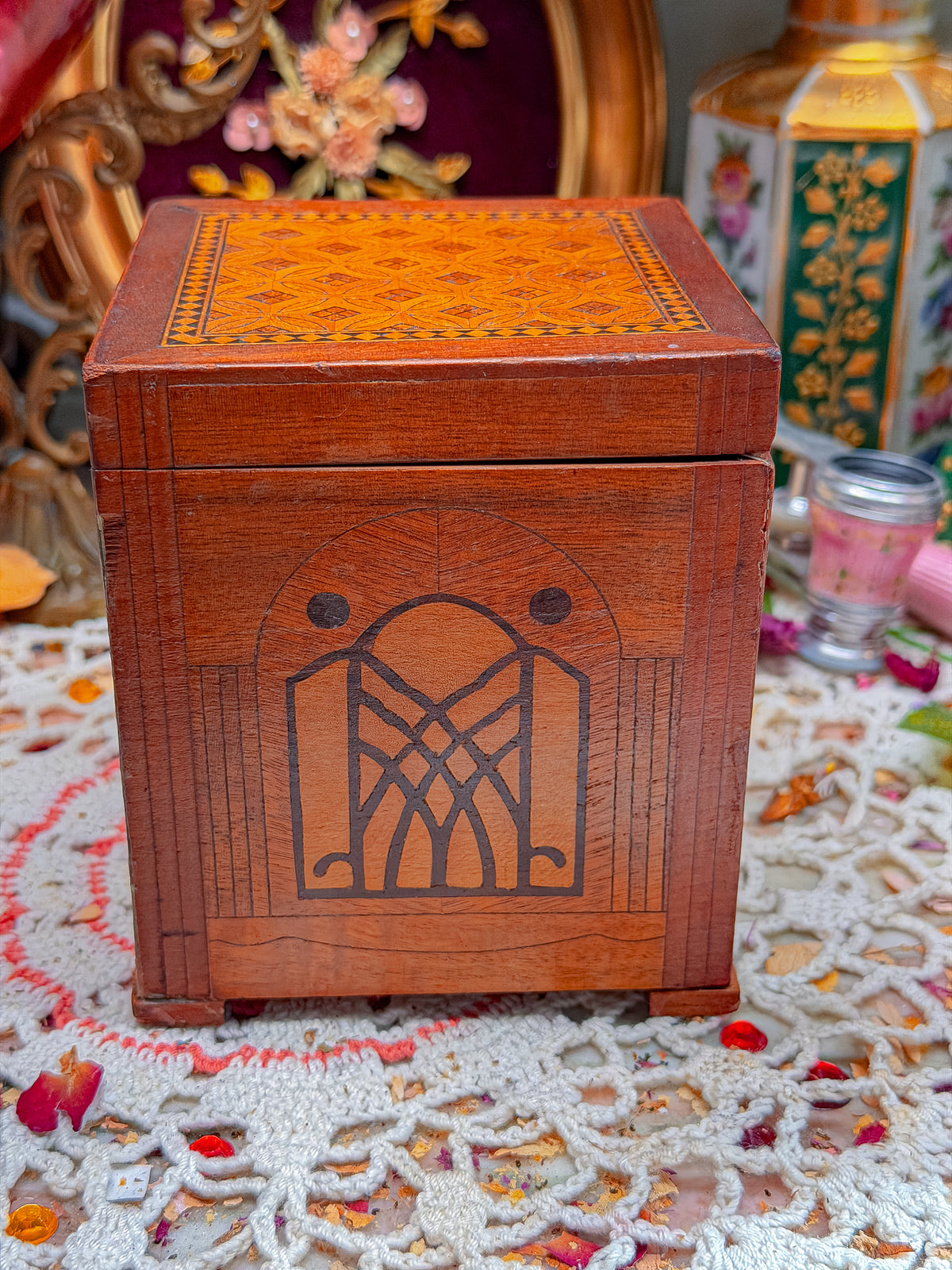 Wooden bird cigarette dispensing box✨