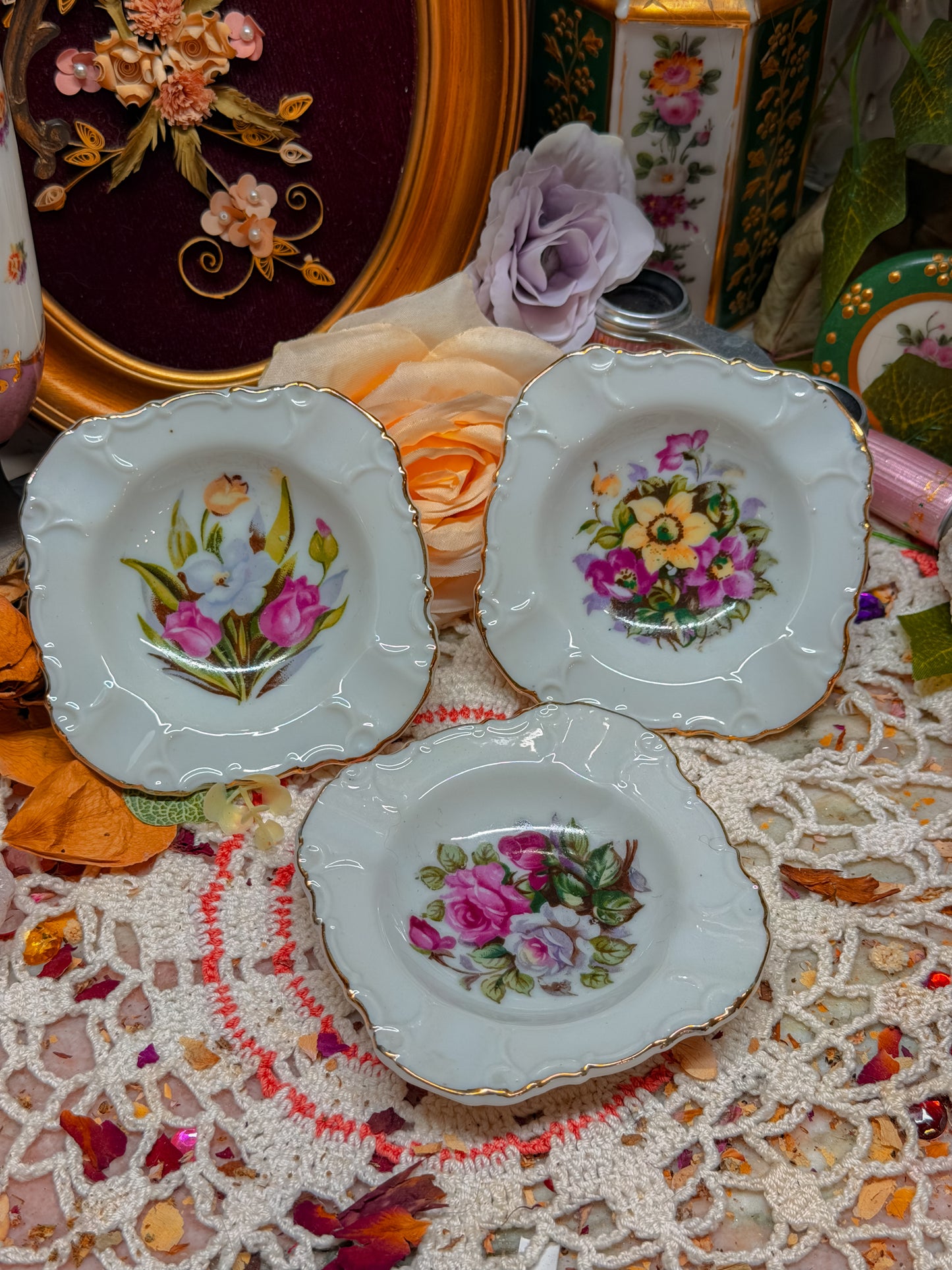 Stacked floral ashtrays✨