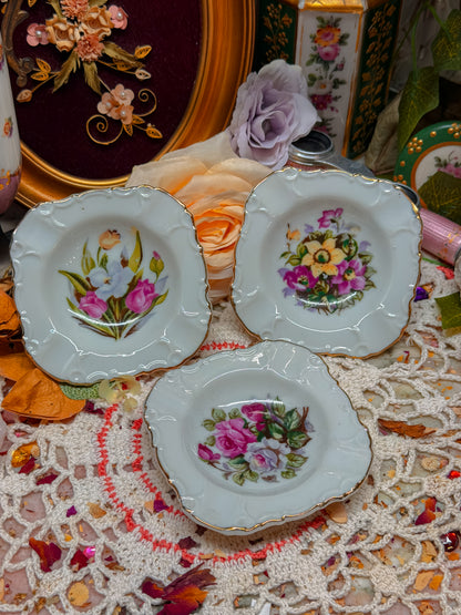 Stacked floral ashtrays✨