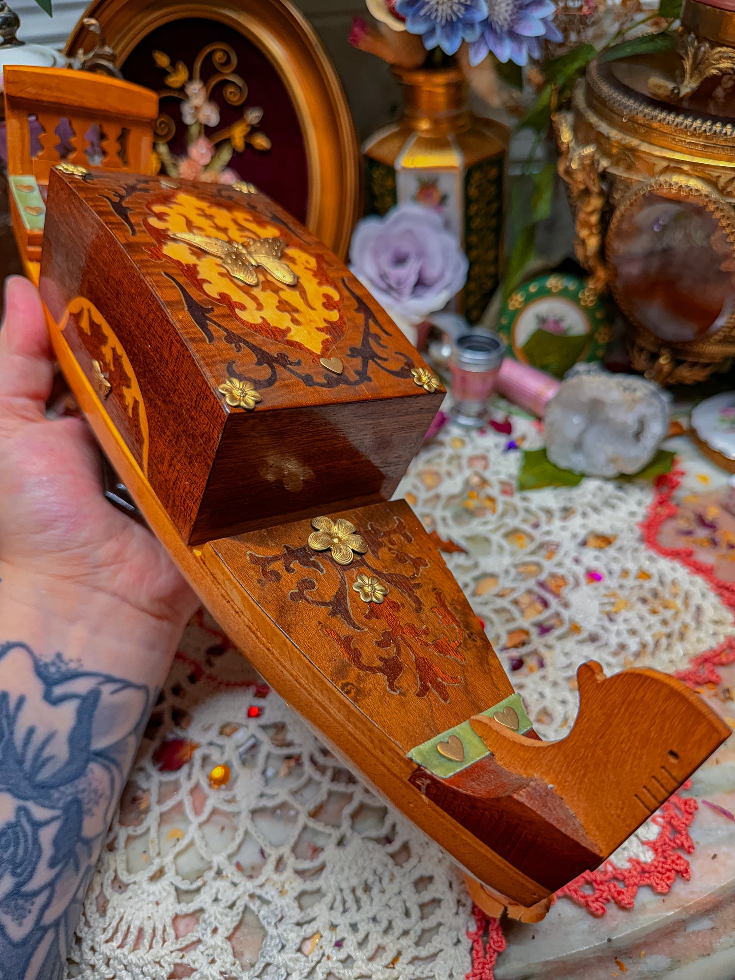 Musical rotating Cigarette gondola (joints) with add ons✨