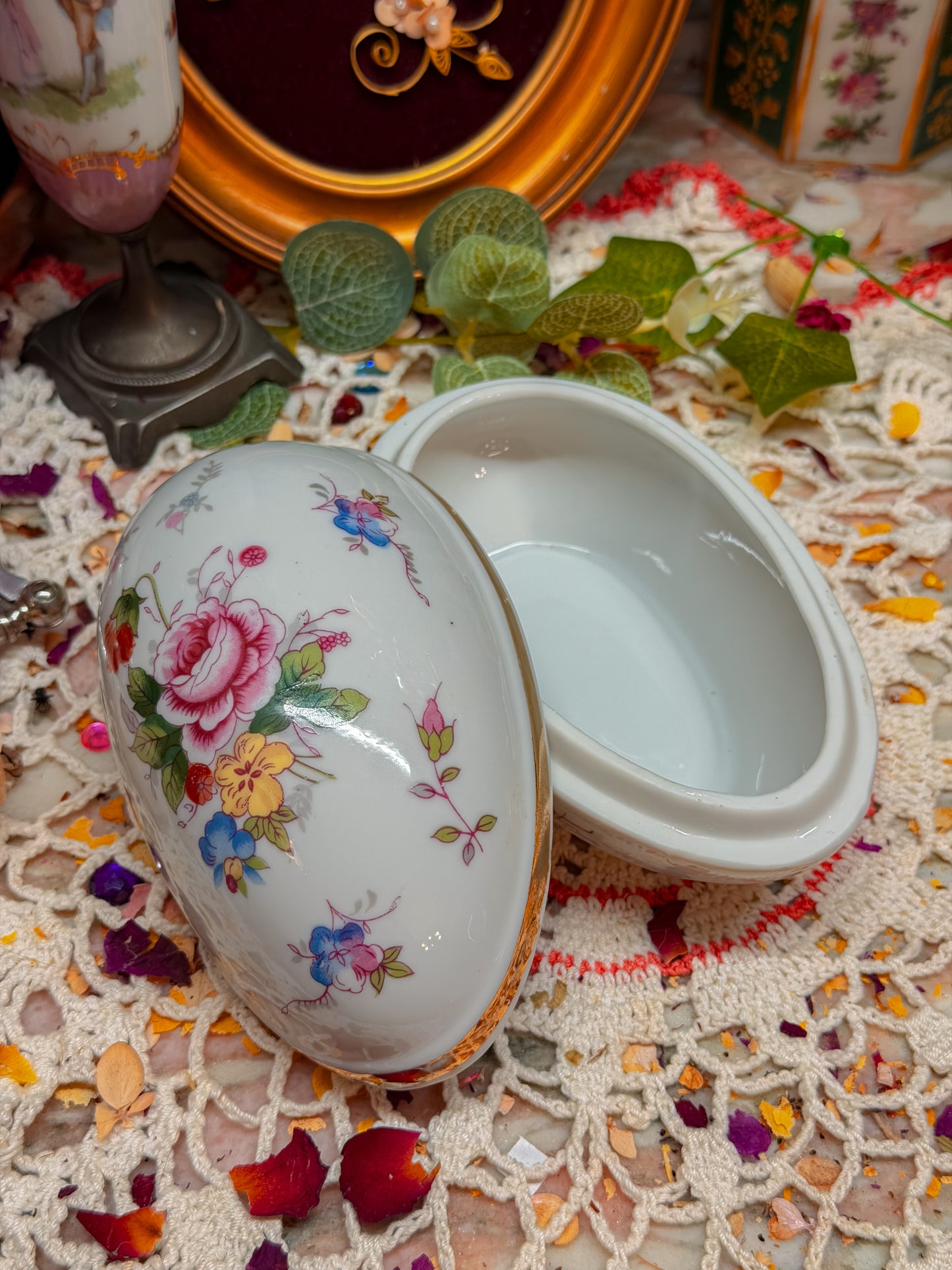 Lefton floral egg stash✨