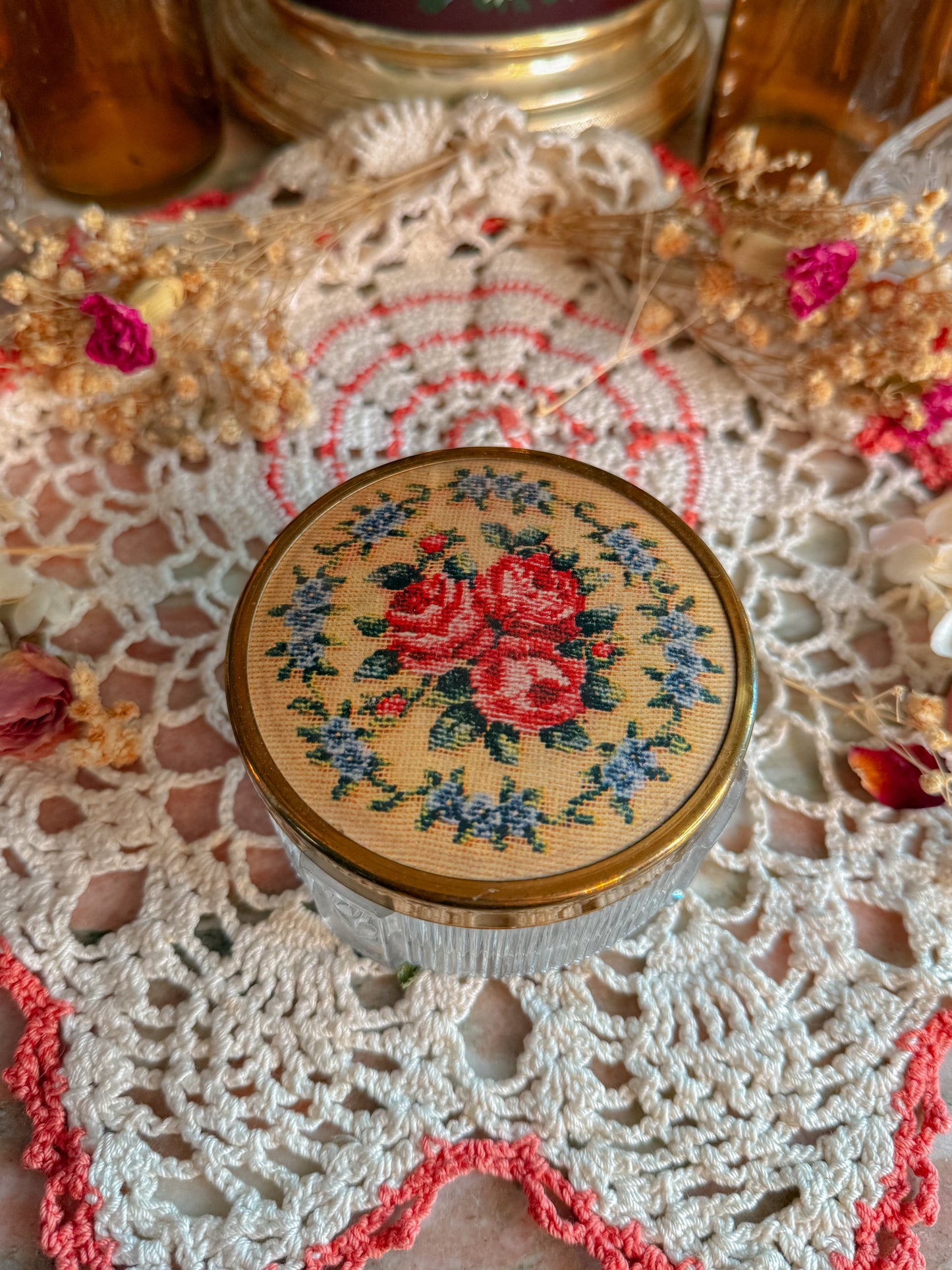 French powder dish aka stash✨