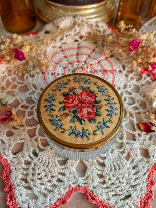 French powder dish aka stash✨