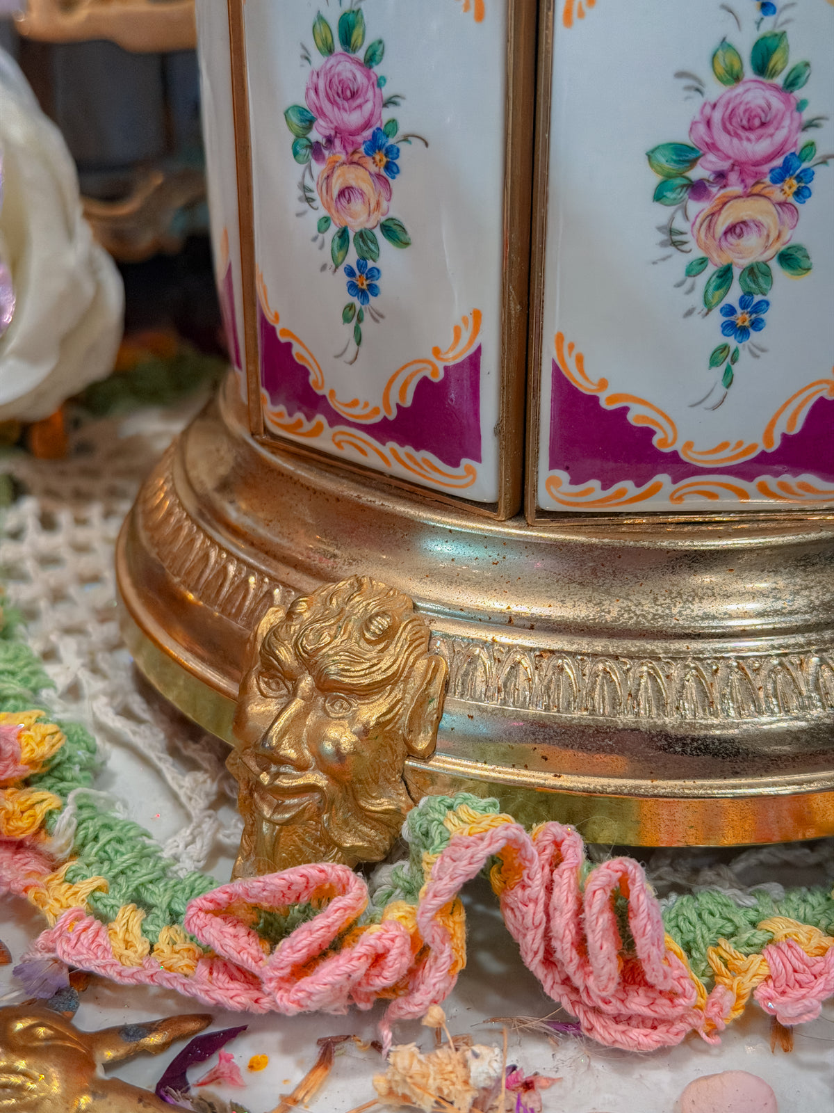 RARE 1950s wishing well cigarette dispenser