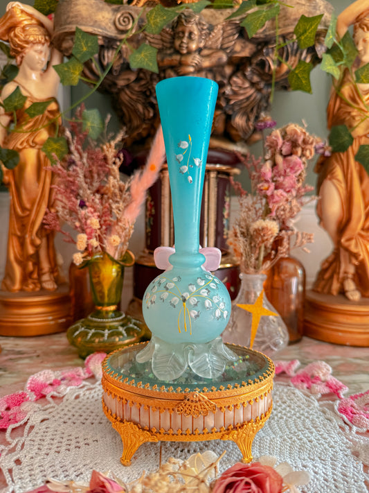 Cased satin glass footed floral✨