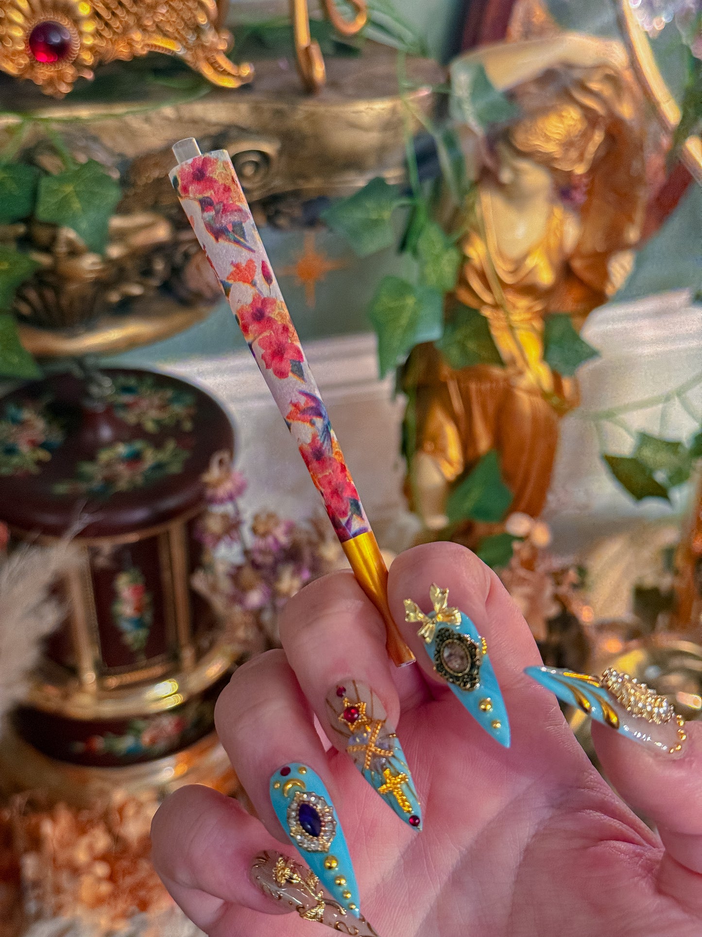 Floral and gold limited pre rolled cones✨