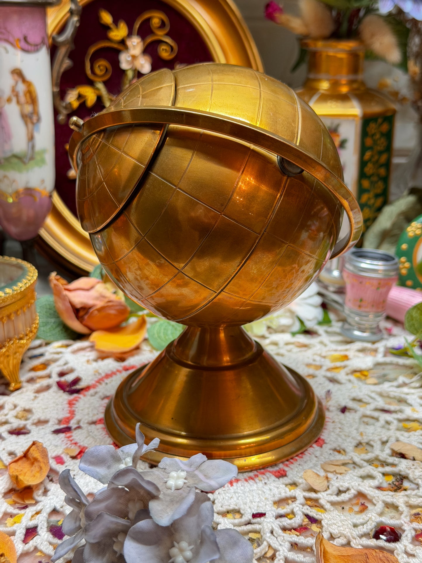 MCM Cigarette holder globe✨