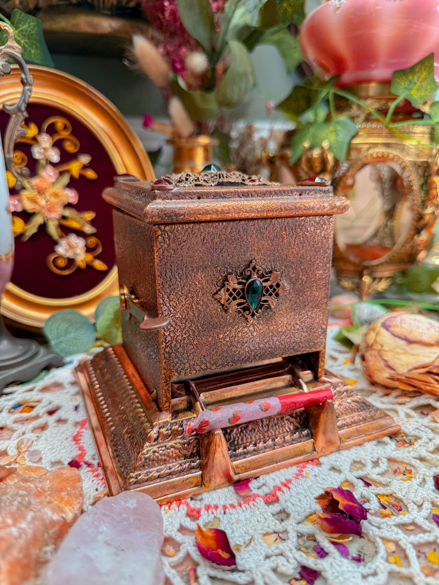 1920s brass cigarette dispenser✨