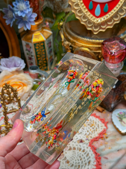Lucite ashtray with dried flowers✨
