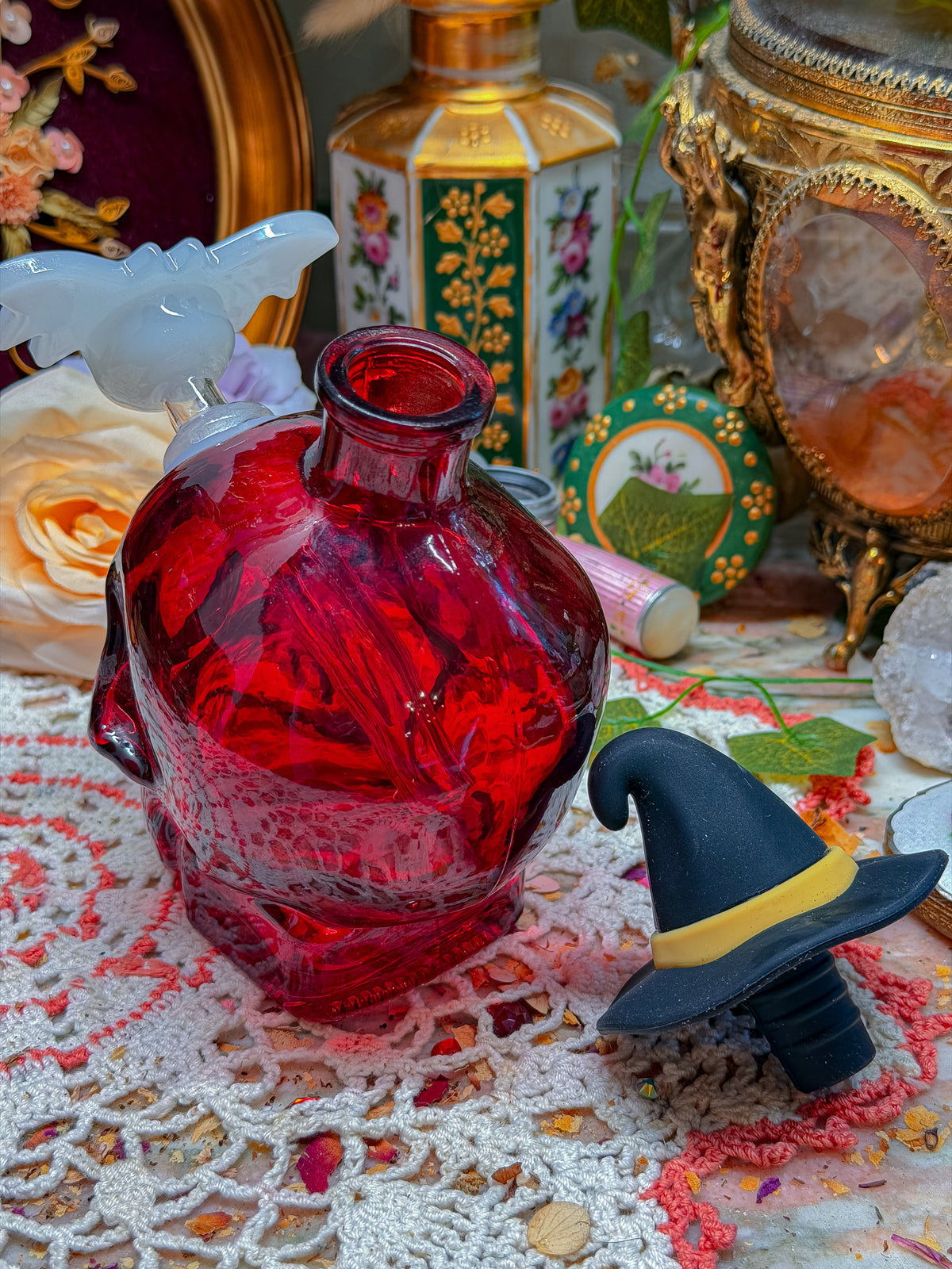 Red skull bong with witch hat🕷️