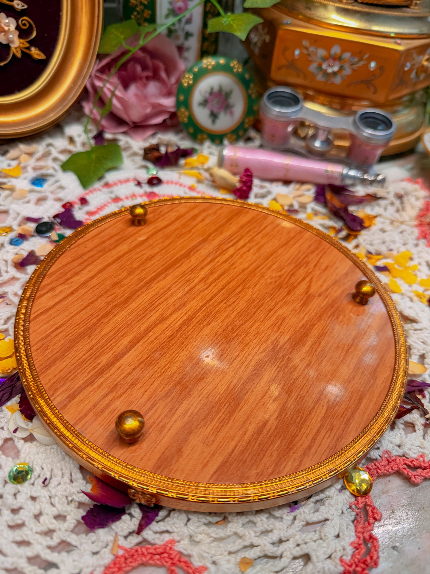 Needlepoint with gold tray✨